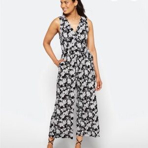 Kaileigh Knit Cropped Jumpsuit, w/ pockets. Women’s Large, Black & White Floral